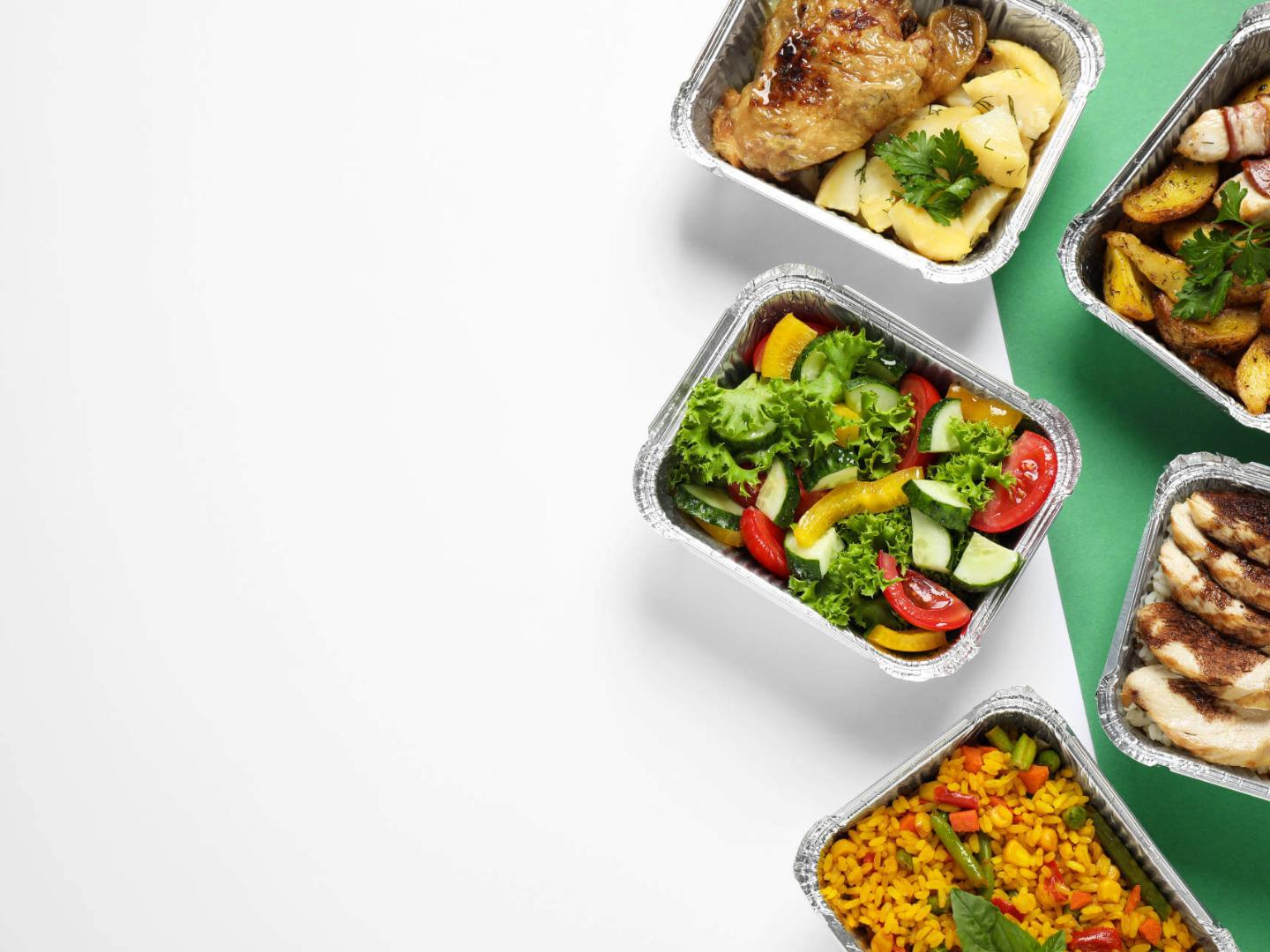 Abbildung zeigt verschiedene Gerichte, die täglich geliefert werden im Rhein-Kreis-Neuss.