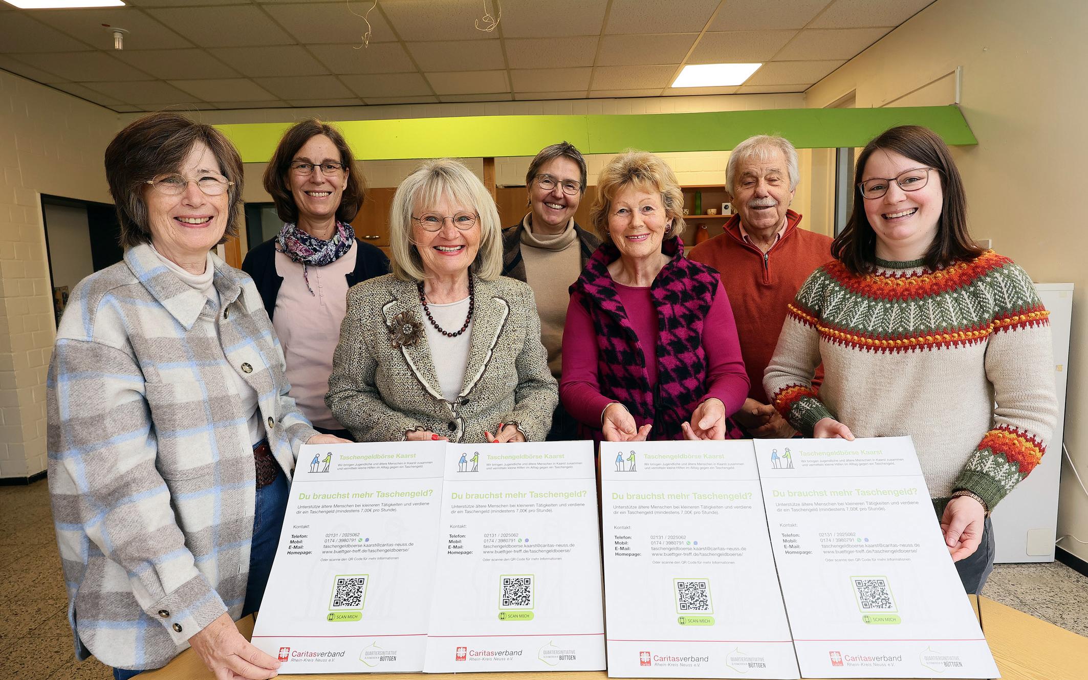 Bildzeile: Ehemalige und neue Mitwirkende der Taschengeldbörse Kaarst: Angela Baron, Carolin Kiefer, Monika Schindler, Bettina Kasche, Giesela Küster, Manfred Stranz und Cordula Bohle und (von links).   Foto: Alois Müller/Abdruck honorarfrei