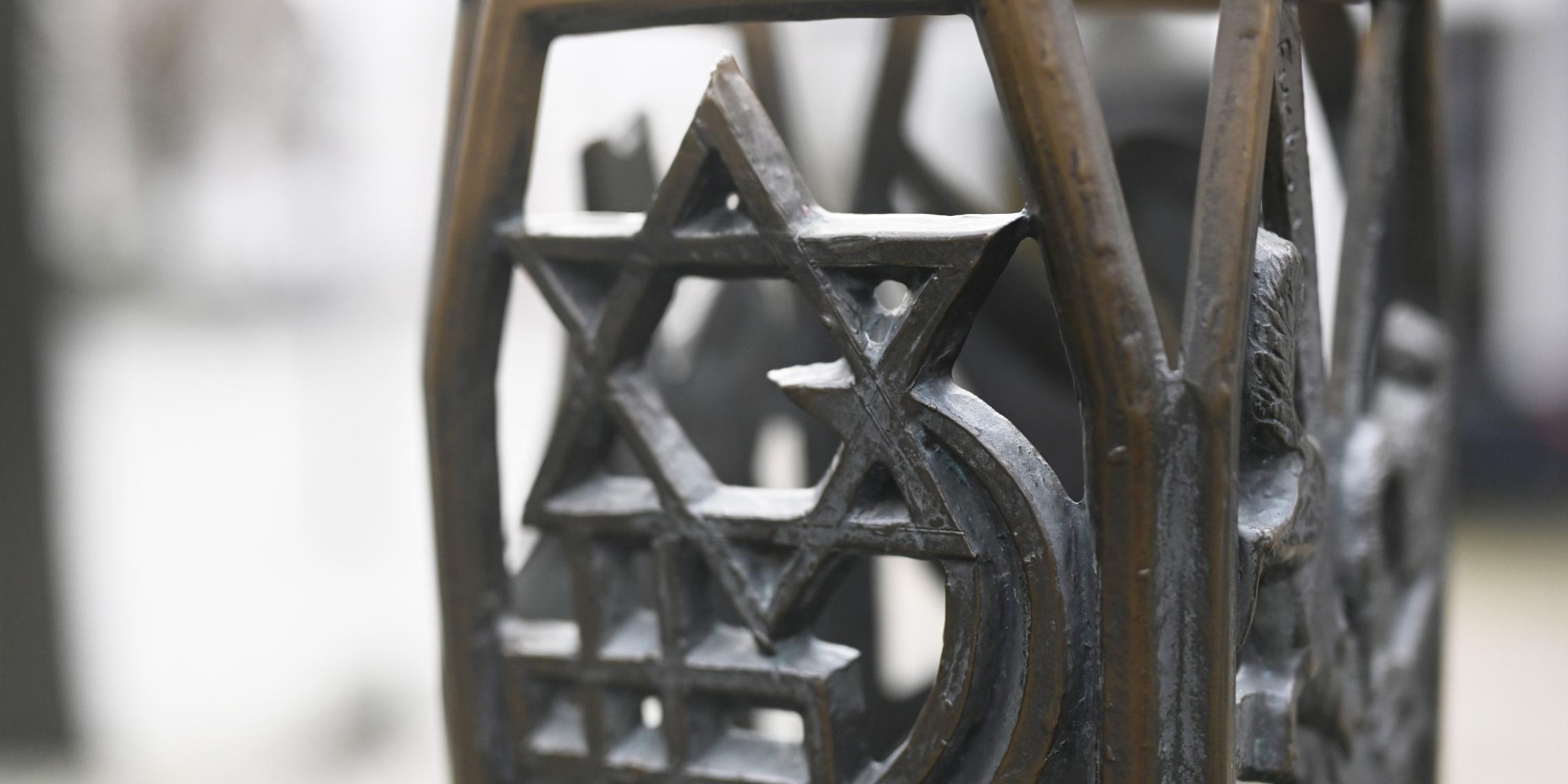 Die drei Weltreligionen das Christentum, der Islam und das Judentum sind eng miteinander verwoben.