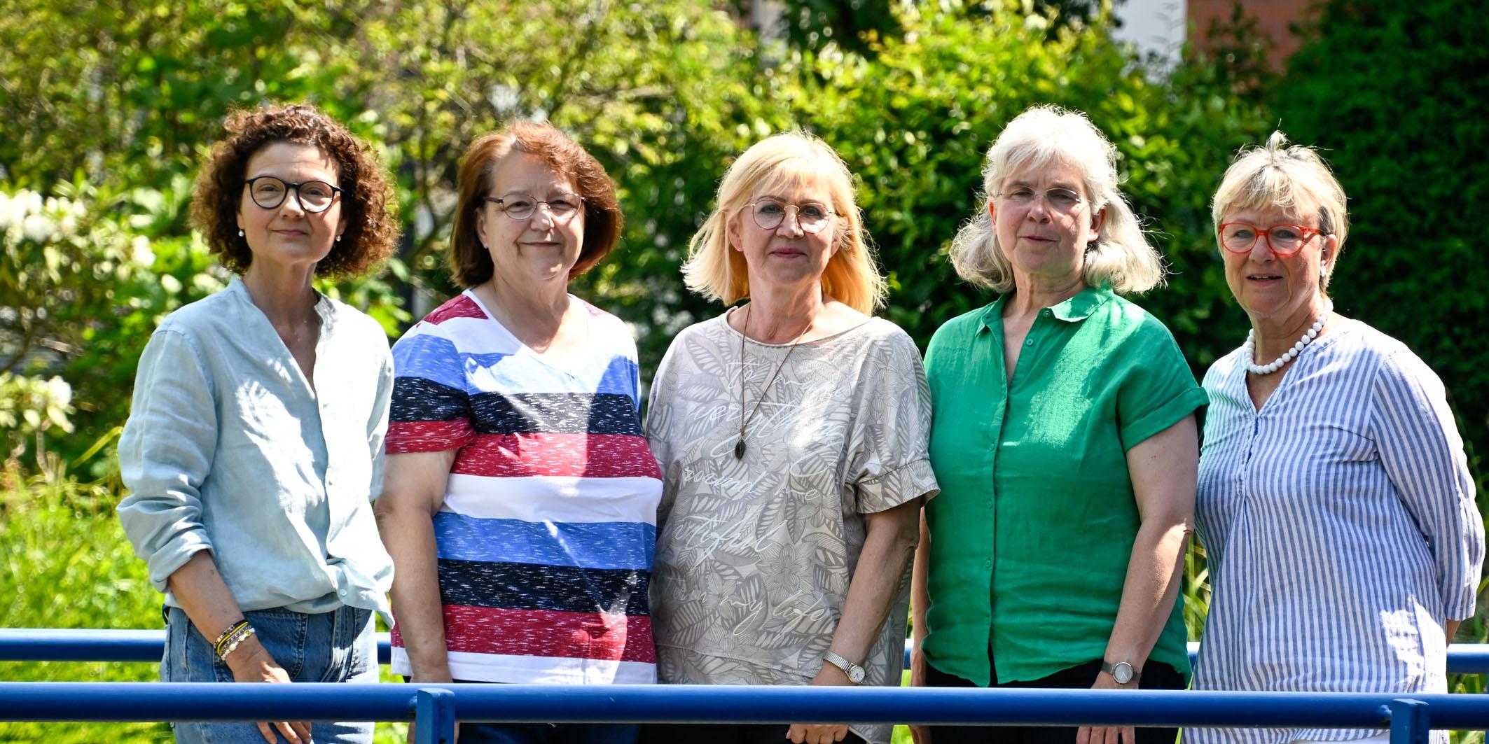 Sind froh, dass es den Gesprächskreis der Caritas für Angehörige von Menschen mit Demenz gibt: Julieta Djir-Sarai, Petra Gutschmidt, Angelika Bartholomé, Beate Müller und Jutta Hinze (von links). Foto: Kaspar Müller-Bringmann/Abdruck honorarfrei